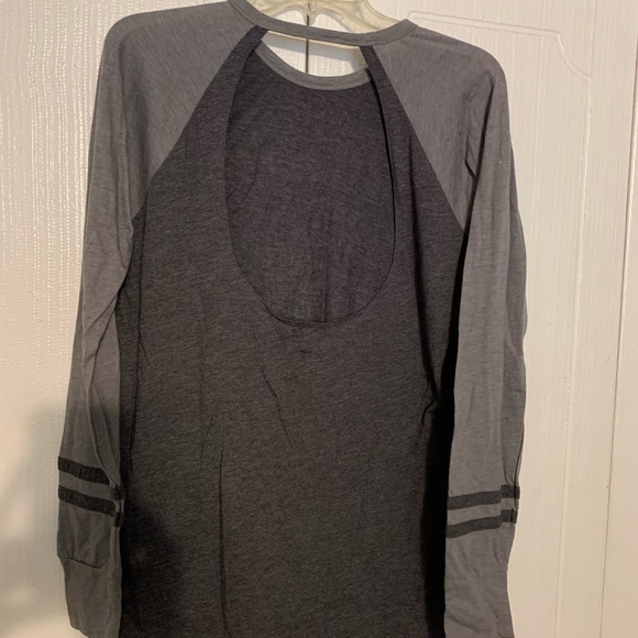 Atletic top with an open back - Picture 3 of 5